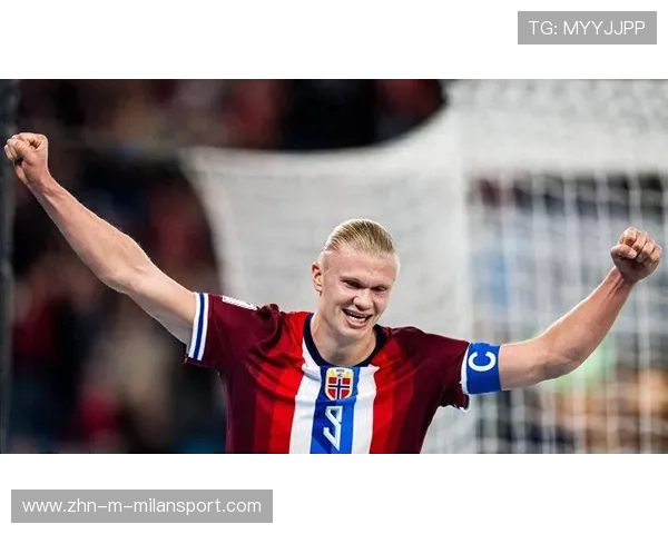 哈兰德赛后为小球迷加练签名，互动超接地气